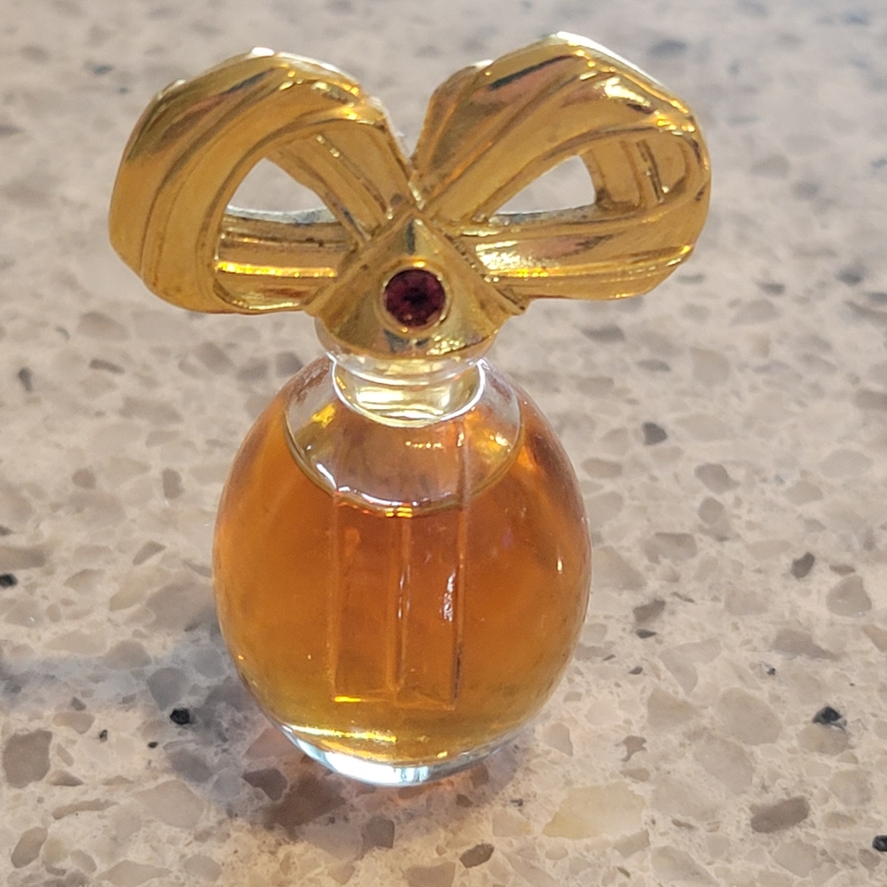 WHITE DIMONDS BY ELIZABETH TAYLOR COLLECTION MINIATURE PARFUME.